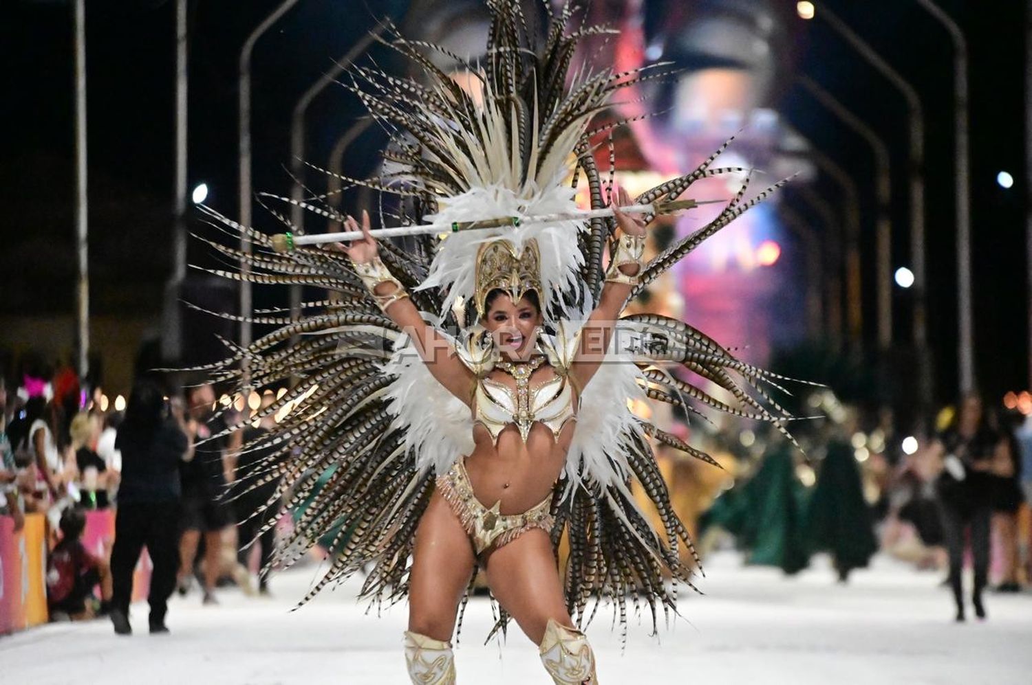 La segunda noche del Carnaval del País hizo bailar y cantar a todas las tribunas