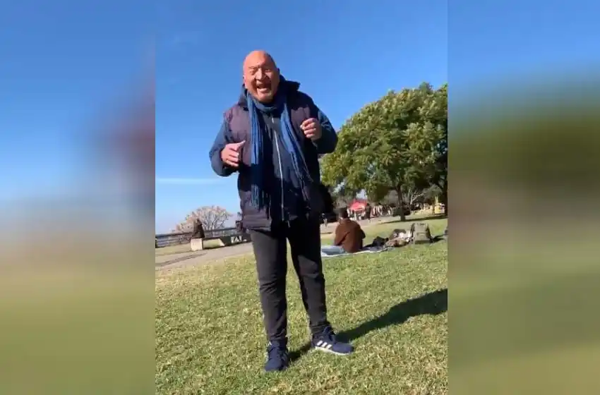 Anticuarentena caminó sin barbijo por el Parque de las Colectividades y discutió con un joven: «La pandemia es una mentira»