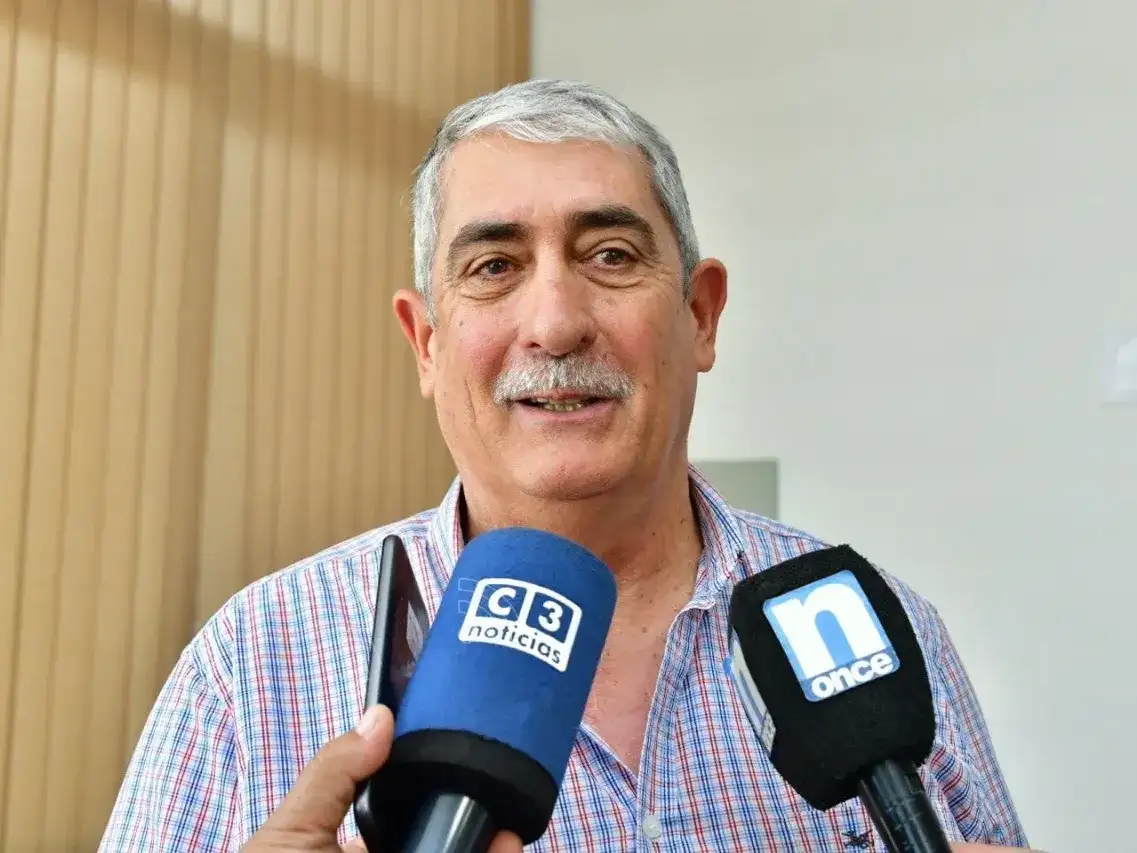 El funcionario brinda declaraciones a los medios locales en Formosa, analizando los recientes indicadores económicos que posicionan a la provincia como el aglomerado con menor índice de pobreza en toda la región del NEA.