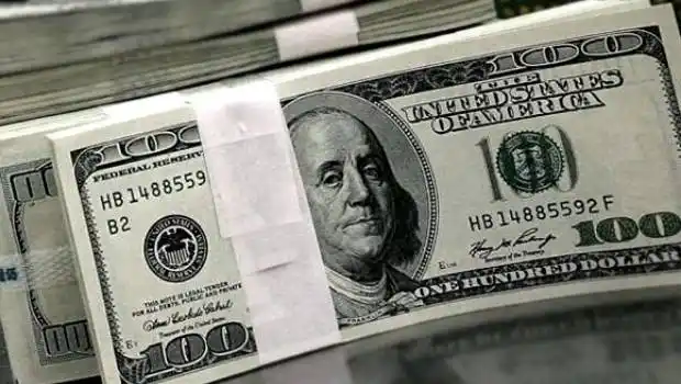 Dólar: Baja el precio del oficial y del blue 