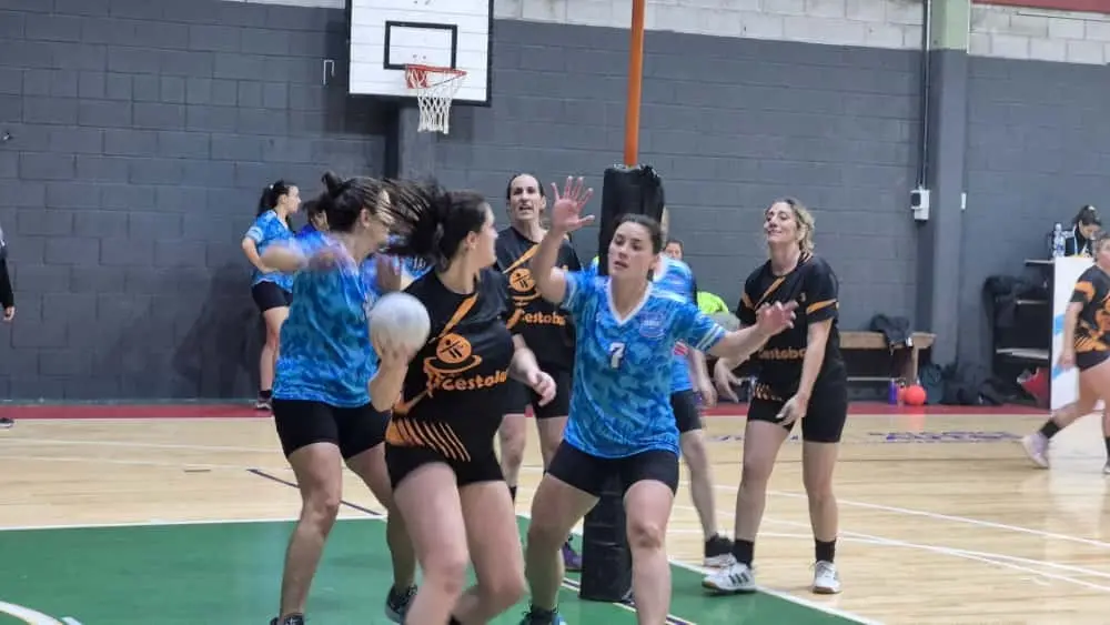 Acción del cestoball en Centro Basko. Partido entre CASI (Mar del Plata) y Bolívar