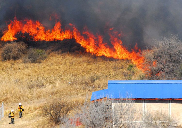 Con varios focos contenidos y extinguidos continúa el combate a los incendios en Córdoba