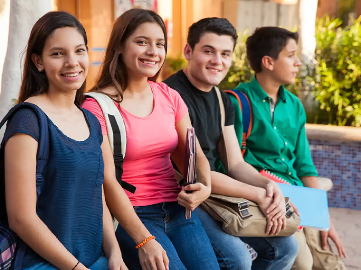 Tutores Pares: $300 mil para proyectos de vinculación universitaria