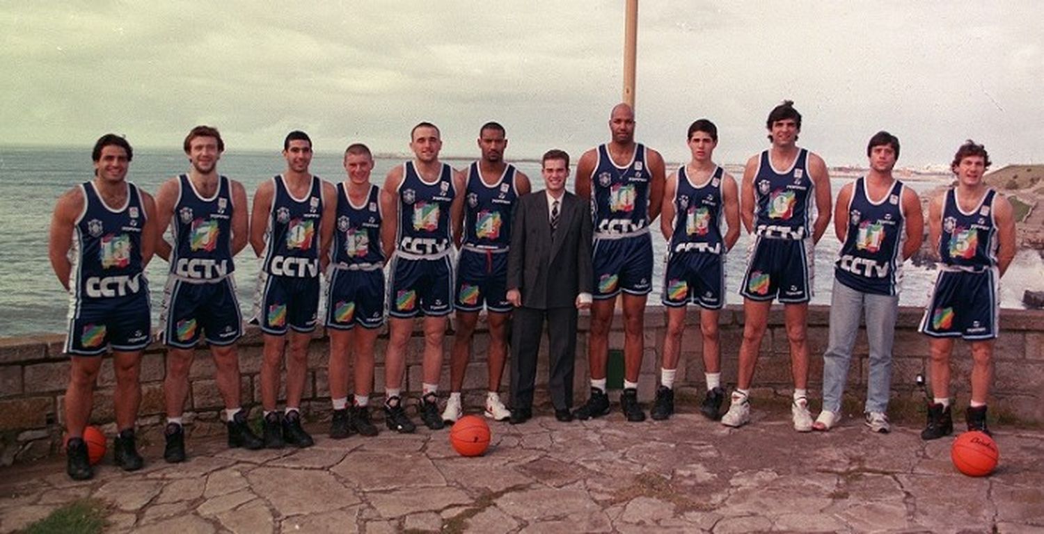 “Che” García, el nuevo entrenador de la Selección Argentina de básquet que fue campeón de la LNB con Martín Fernández