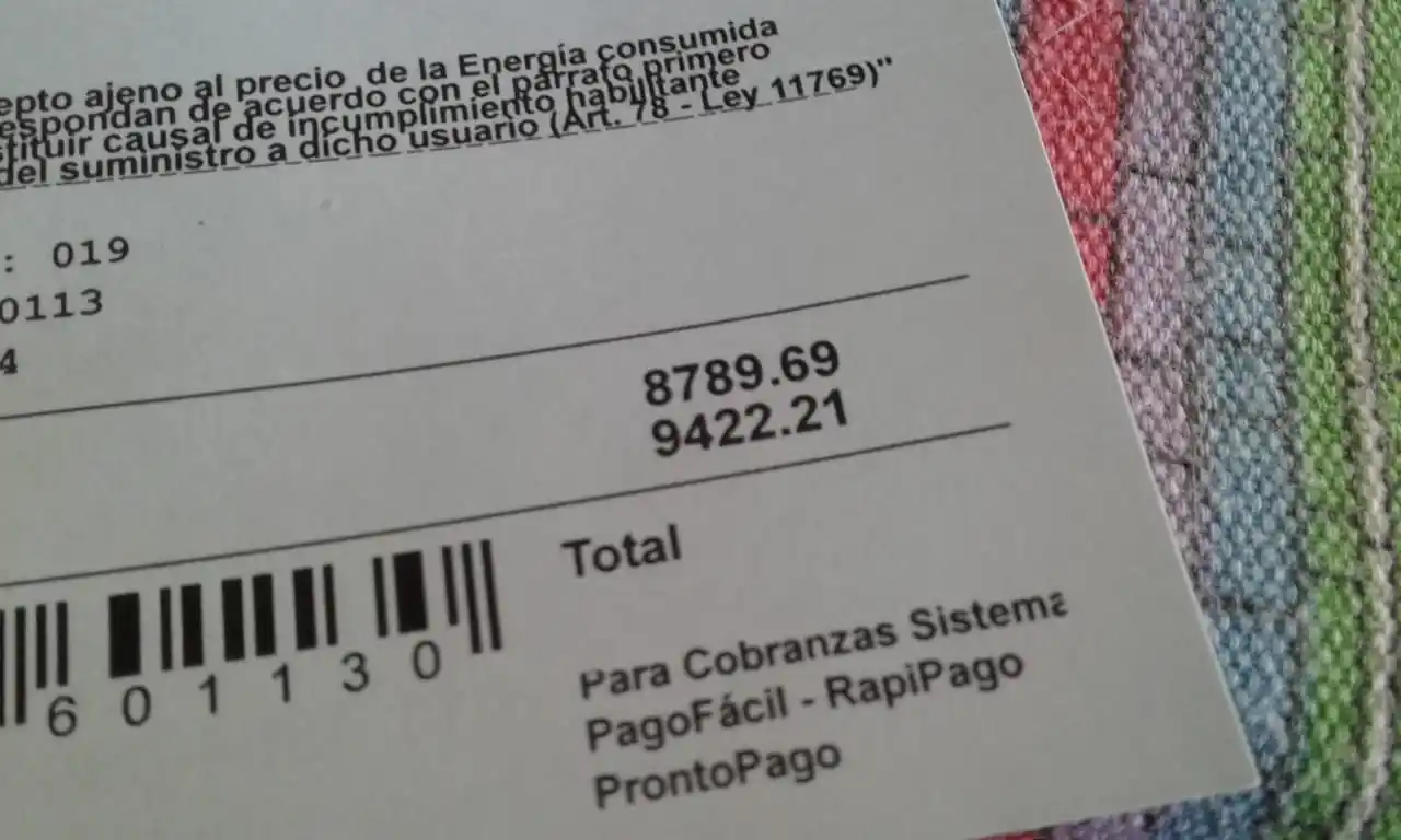 La factura de luz de Nancy llegó con aumento en enero de 2024.