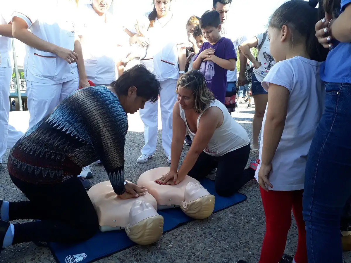 Cientos de personas aprendieron a practicar RCP en la costanera