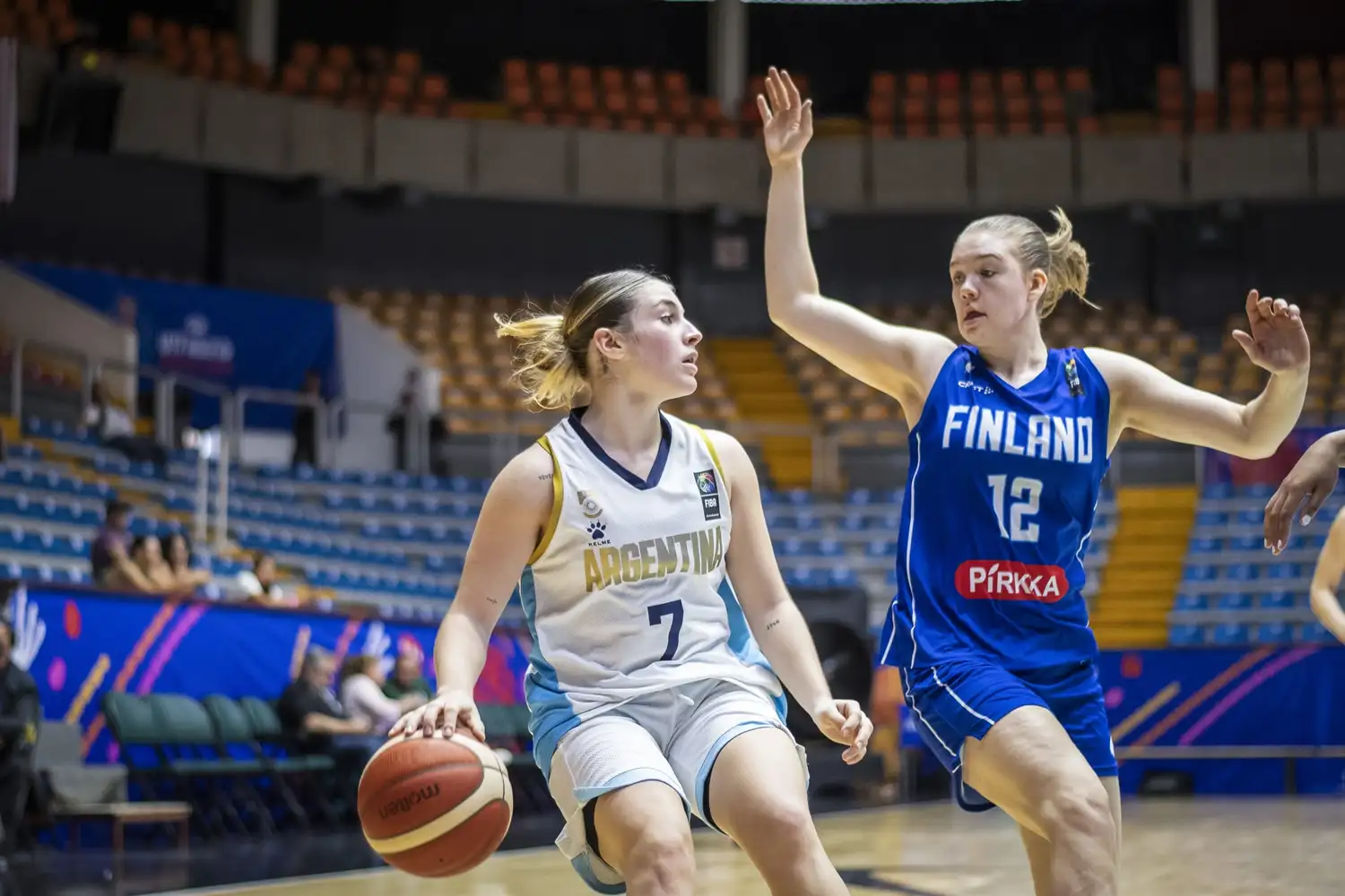 Argentina perdió ante Finlandia y jugará octavos con Italia
