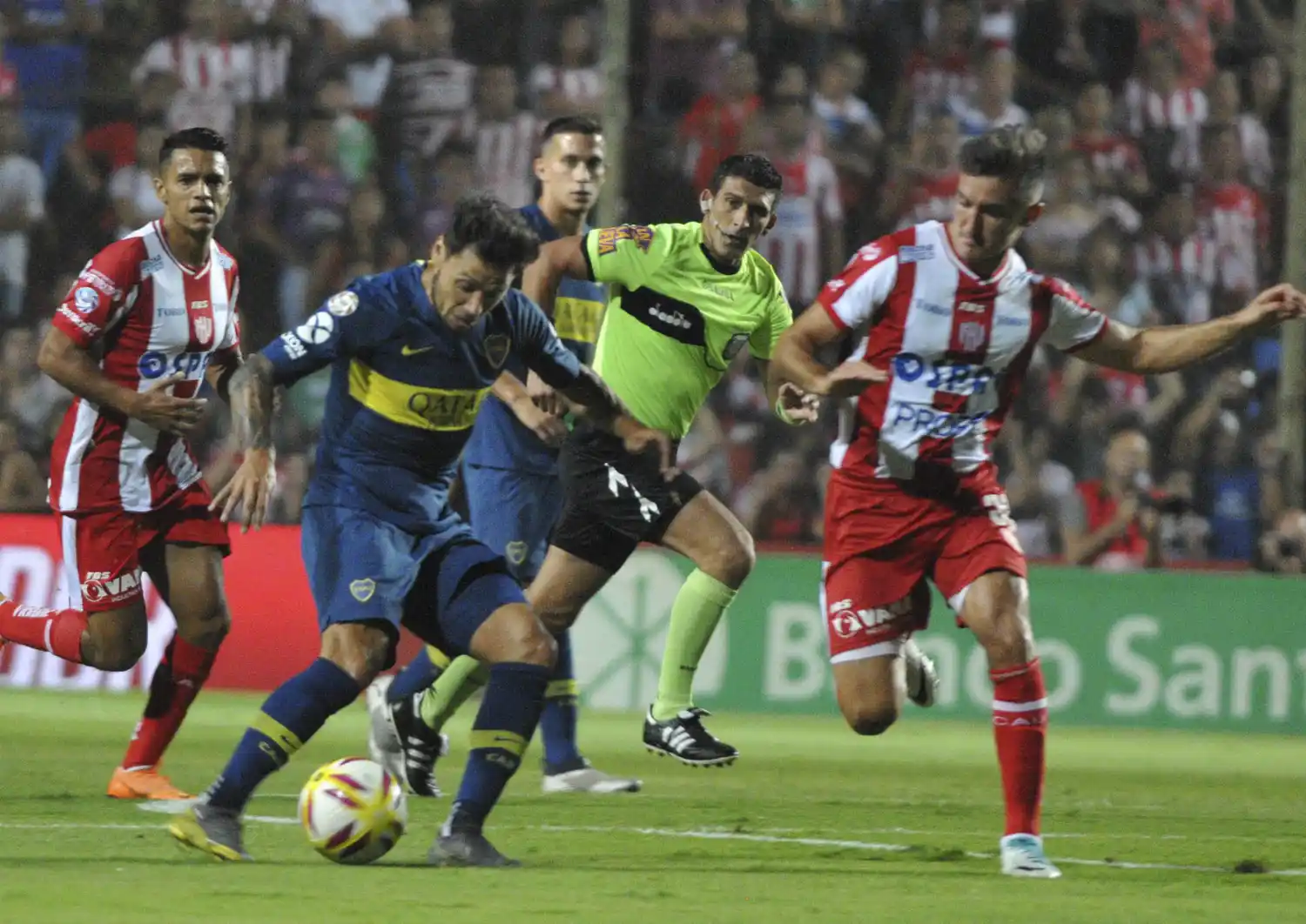 Boca reaccionó y se quedó con el triunfo de Santa Fe