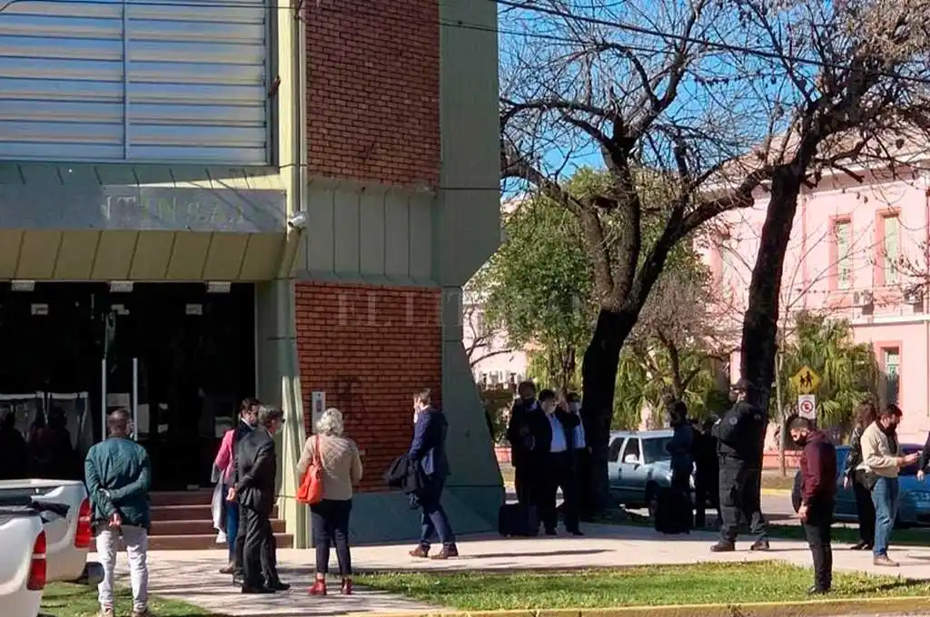 Vicentin: bronca e insultos de vecinos de Avellaneda contra funcionarios de Nación