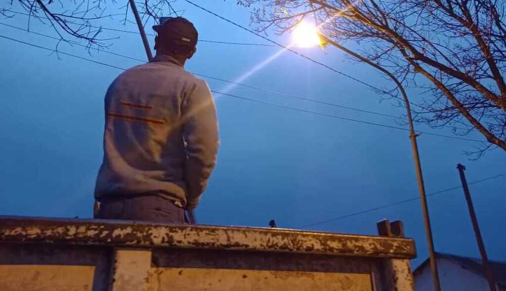 Refuerzan iluminación en Barrio Virgen del Rosario
