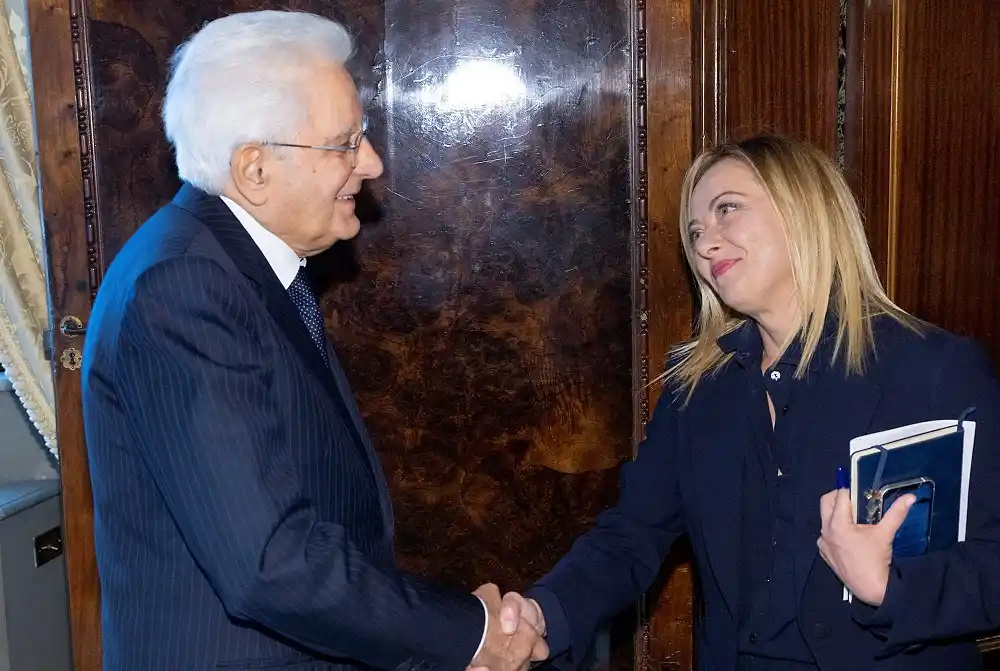 El presidente Sergio Mattarella recibió a Giorgia Meloni.