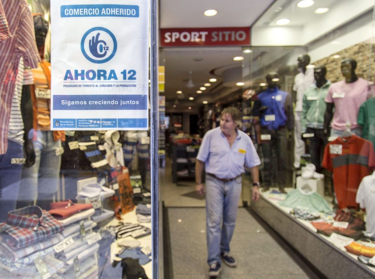 Ante la menor circulación, las ventas con Ahora 12 bajaron 25 por ciento en abril