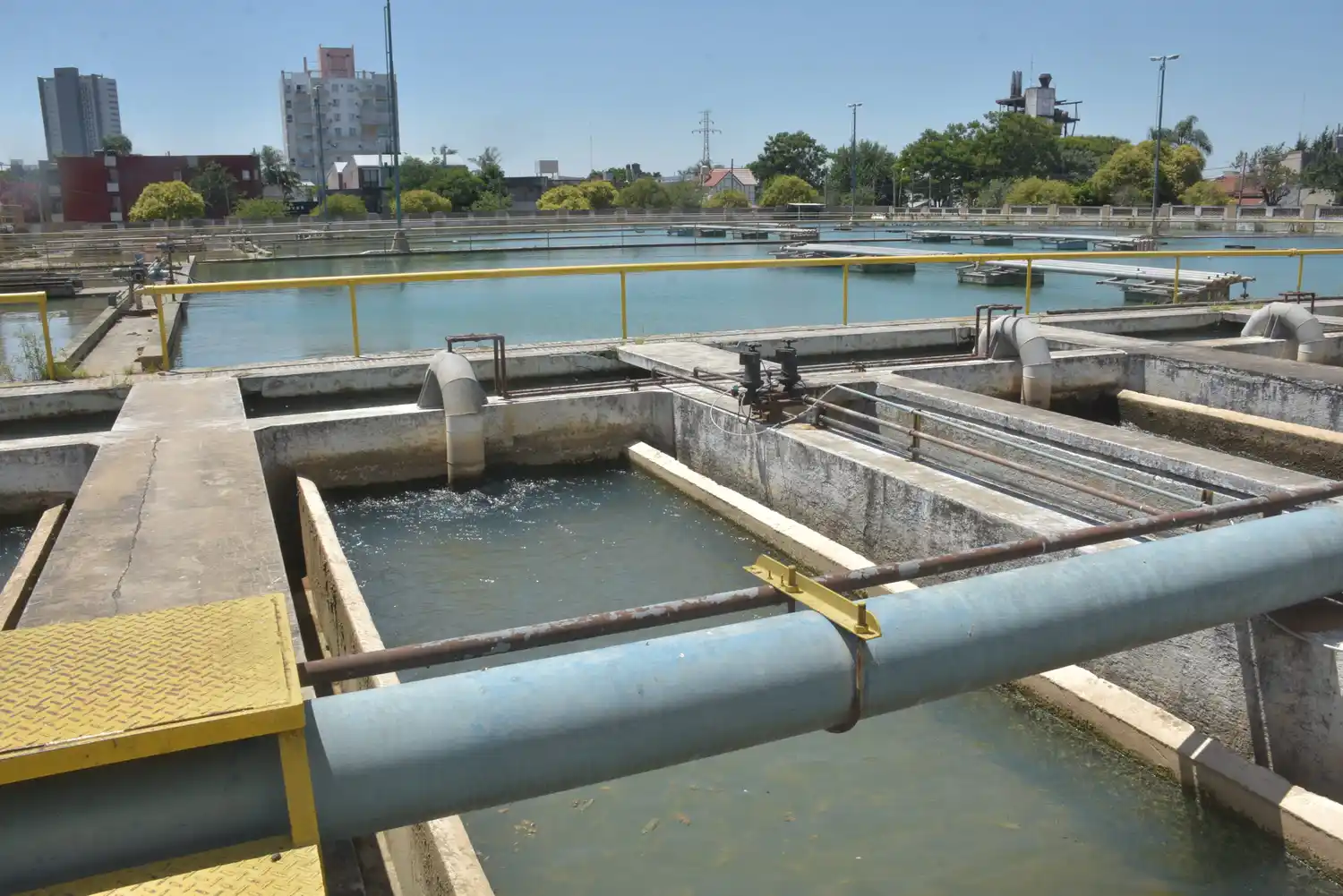 Santa Fe: corte del servicio de agua por tareas de mantenimiento en la plata potabilizadora