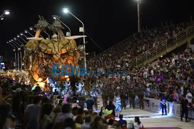Casi 25 mil personas disfrutaron de la primera noche del Carnaval