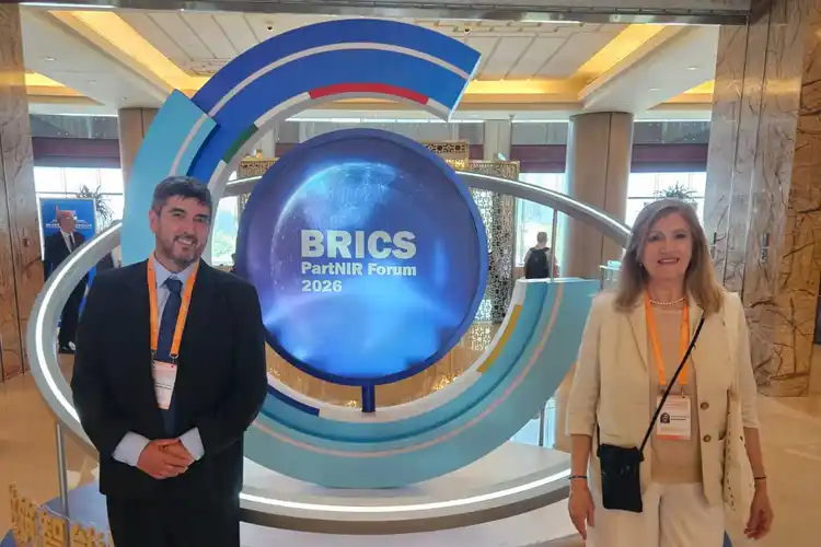 Rosario Romero participa en China de foros BRICS sobre innovación, industria y energías renovables