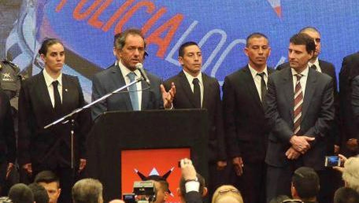 Sin apoyo municial Scioli presentó la Policía Local en San Miguel