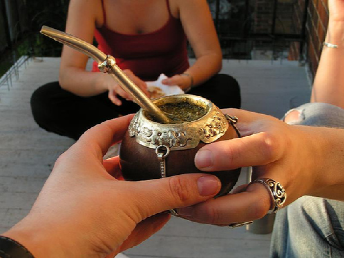 Coronavirus: ¿qué sugieren sobre el mate los expertos?