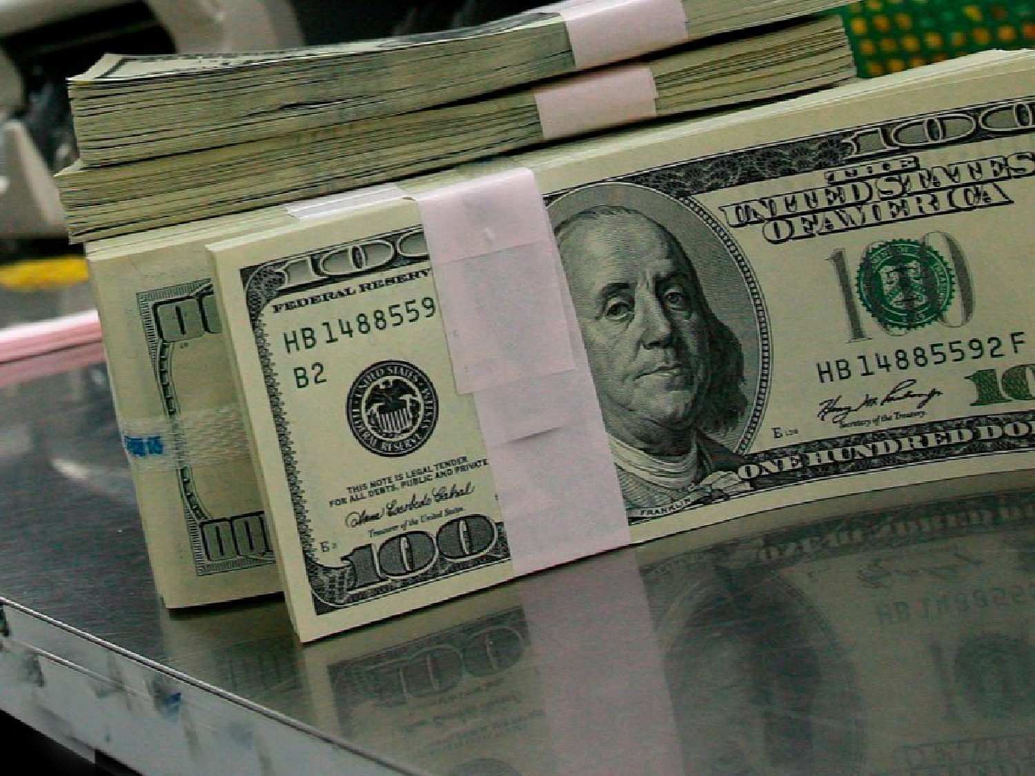 Sin límites, el dólar alcanzó los 34 pesos