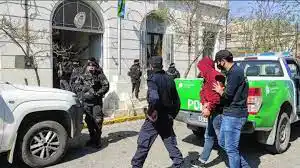 Tiene dos condenas y lo acusan de cometer un violento robo