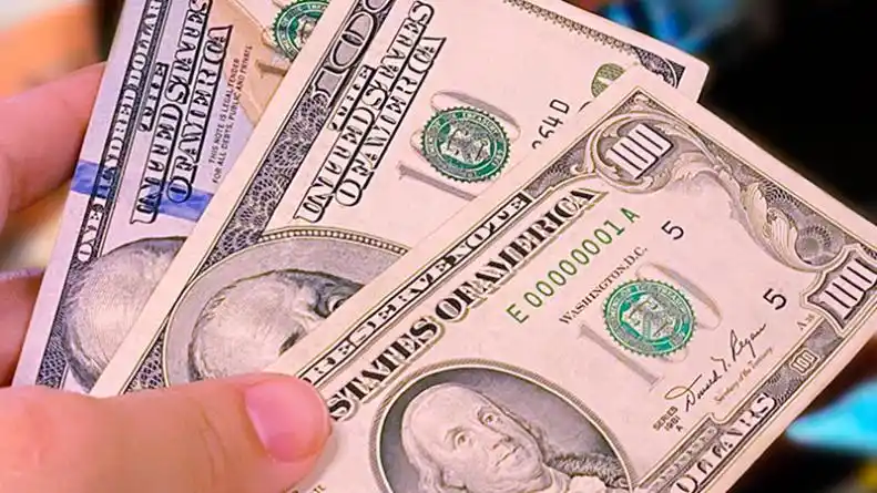 Dólar “blue”: a cuánto se vende este lunes