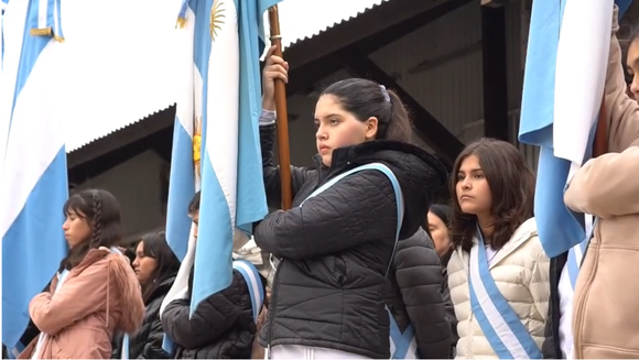 Más de 1400 estudiantes participaron del acto de Promesa de Lealtad a la Bandera
