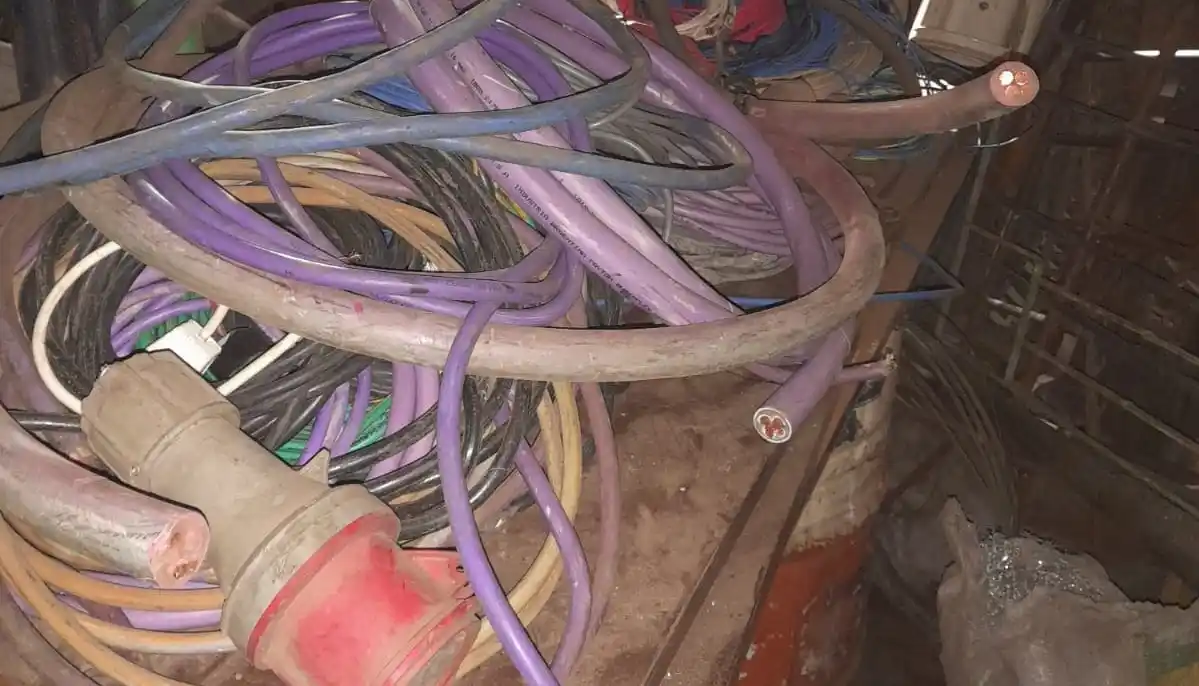 Realizaron operativos en chatarrerías por falta de habilitación y tener en su poder cables robados