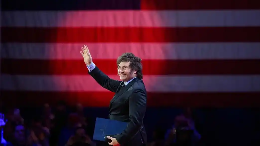 Javier Milei suspendió su viaje a Estados Unidos.