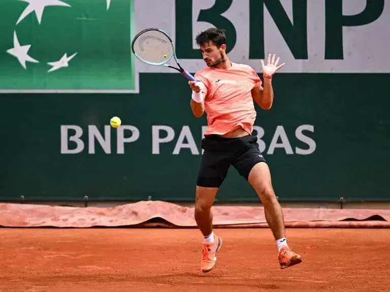 Mariano Navone debutó con el pie derecho en Roland Garros. (Daniel Kopatsch/Getty Images)