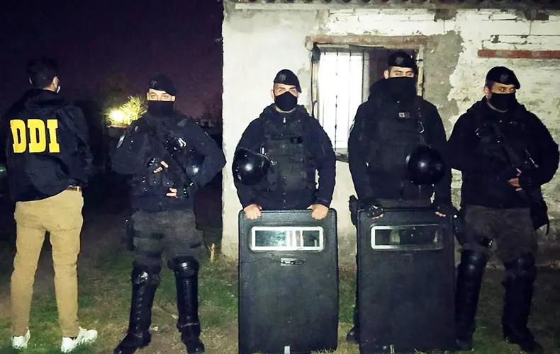 Desarticulan tres puestos de venta de drogas: un detenido