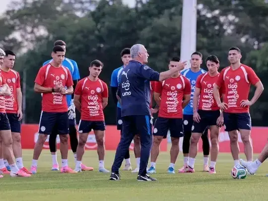 El DT rafaelino, Gustavo Alfaro dio la lista de Paraguay para el Mundial 2026.Foto:ABC
