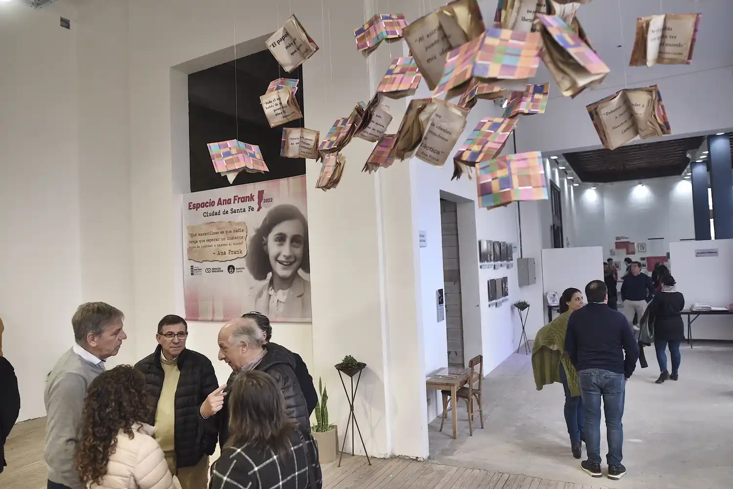 Las muestras del Centro Ana Frank ya se pueden visitar en la Estación Belgrano
