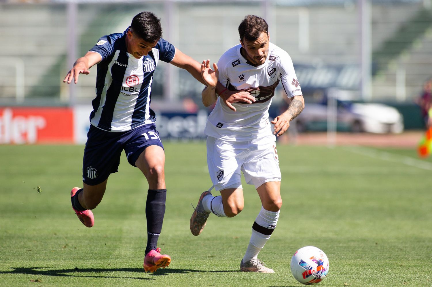 Triunfo de Talleres, que regresó a la cima