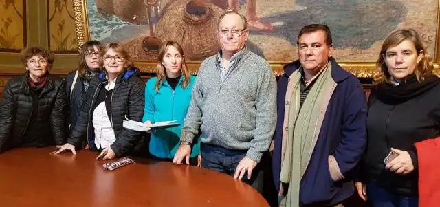 El Foro entregó las firmas pidiendo la
NO radicación de Frontera S.A en Puerto Ruiz

