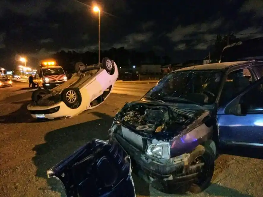 Cinco personas sufrieron  heridas en un violento choque  en Ruta 226 y calle Urquiza 