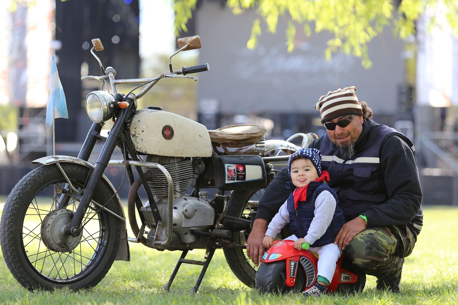 Continúan llegando los motociclistas al predio del Motoencuentro