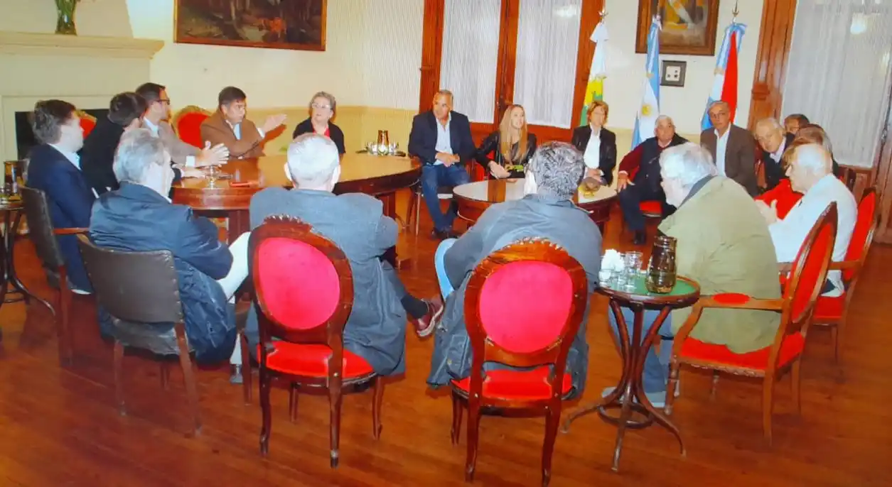 Reunión de representantes de clubes sociales de la provincia-