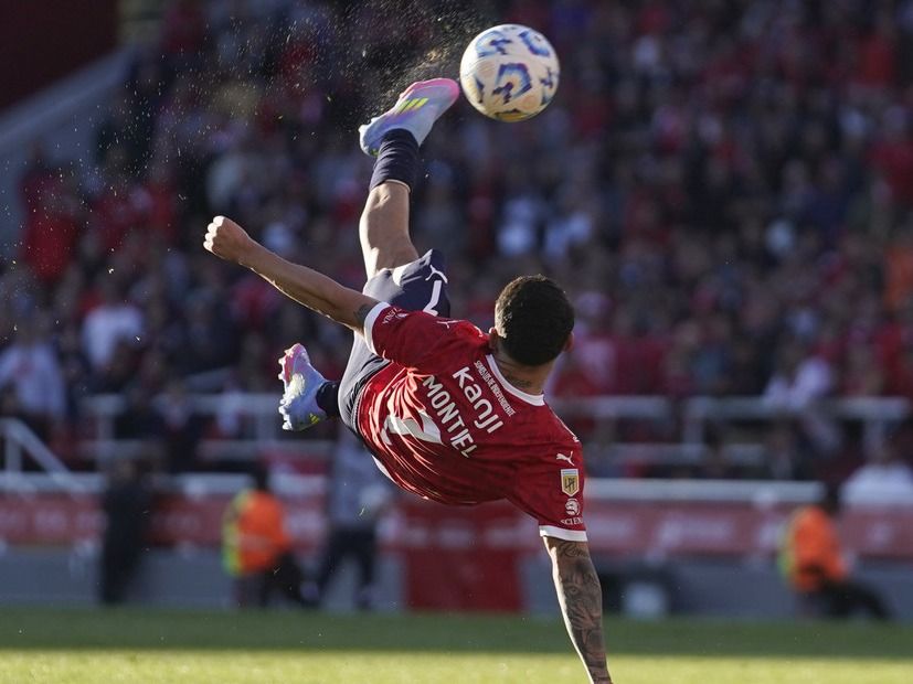 Con un golazo de chilena de Montiel, Independiente ganó y jugará contra Boca en los cuartos de final del Torneo Apertura