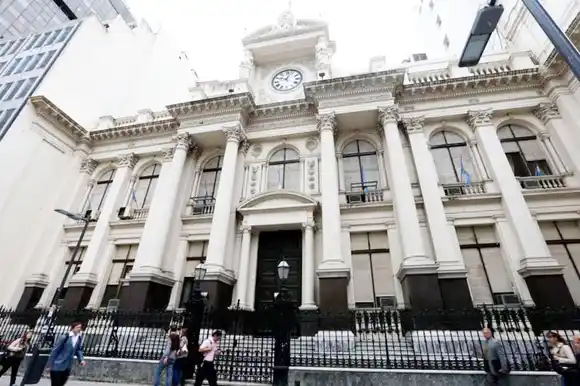 El Banco Central presentó su último balance: su pasivo bajó 56% y las reservas crecieron 28% en 2024