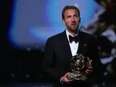 A los 33 años, el capitán de la selección inglesa alcanzó la máxima distinción individual del fútbol mundial y cortó una sequía de 25 años para los jugadores de su país.
