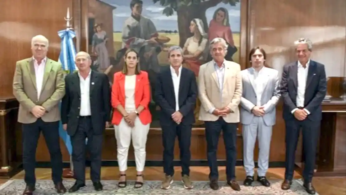 El Gobierno le prometió a la Mesa de Enlace que eliminará el impuesto al Cheque