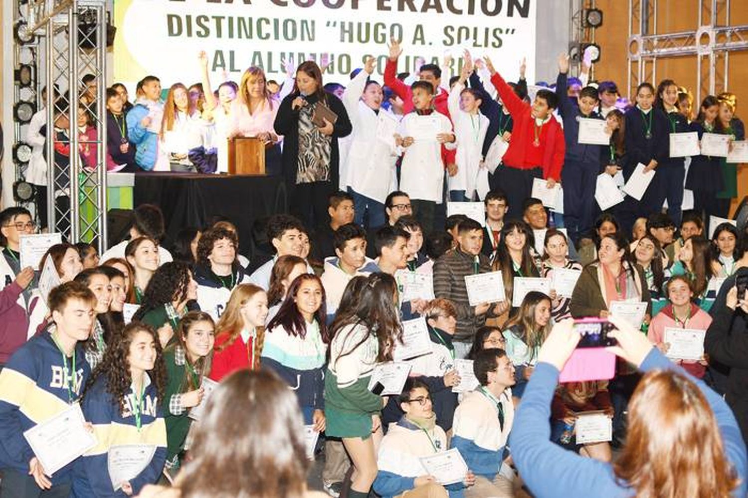 Se entregó la distinción �SHugo Solís⬝ al alumno solidario