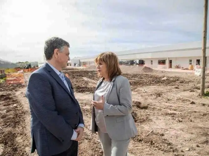 Con Manuel Adorni en el pantano judicial, 
Patricia Bullrich aguijonea a Jorge Macri