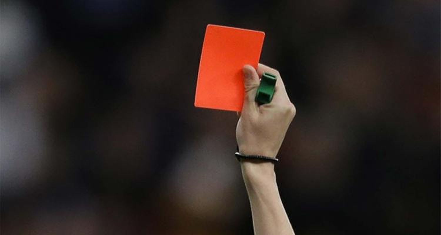Dos años de suspensión para el jugador de la tercera de Alsina que agredió a un árbitro
