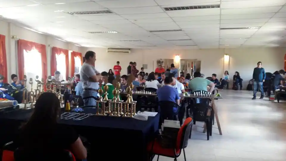 Buen desempeño de ajedrecistas crespenses en María Grande