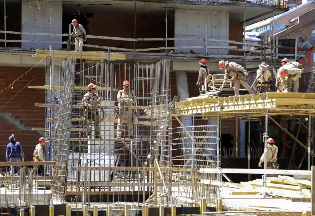Antes de la pandemia, el empleo en la construcción caía 20 por ciento anual