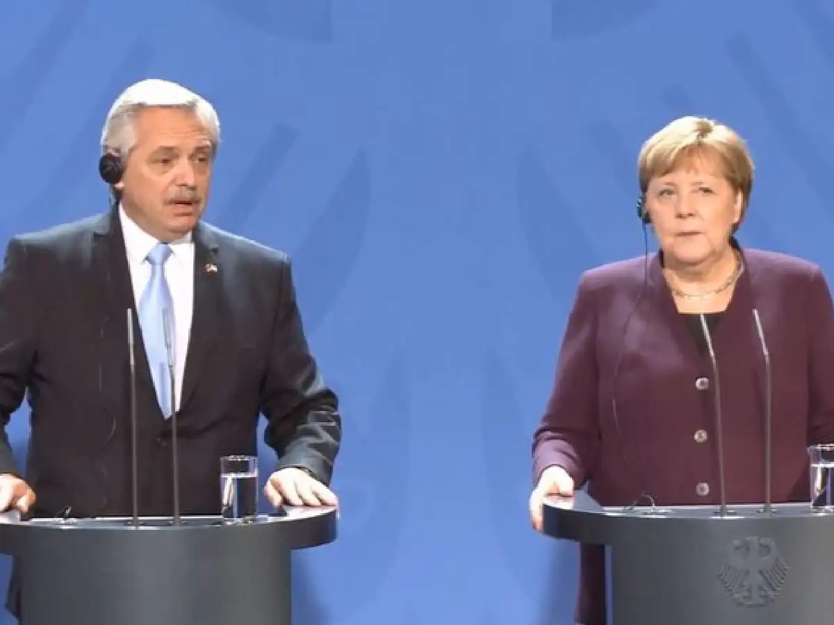 Fernández cena con Merkel para sumar apoyo ante el FMI