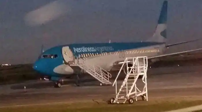 BAHÍA BLANCA: Un avión de Aerolíneas Argentinas aterrizó de emergencia