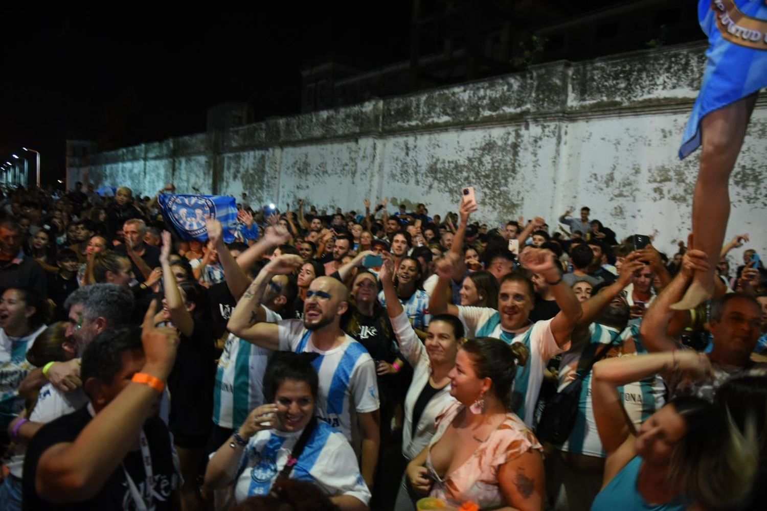 festejos papelitos tricampeona 2024 - 10