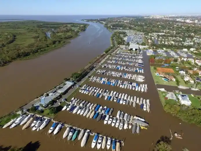 San Fernando: "Picada" en Río Luján, choque de lanchas y un hombre desaparecido 