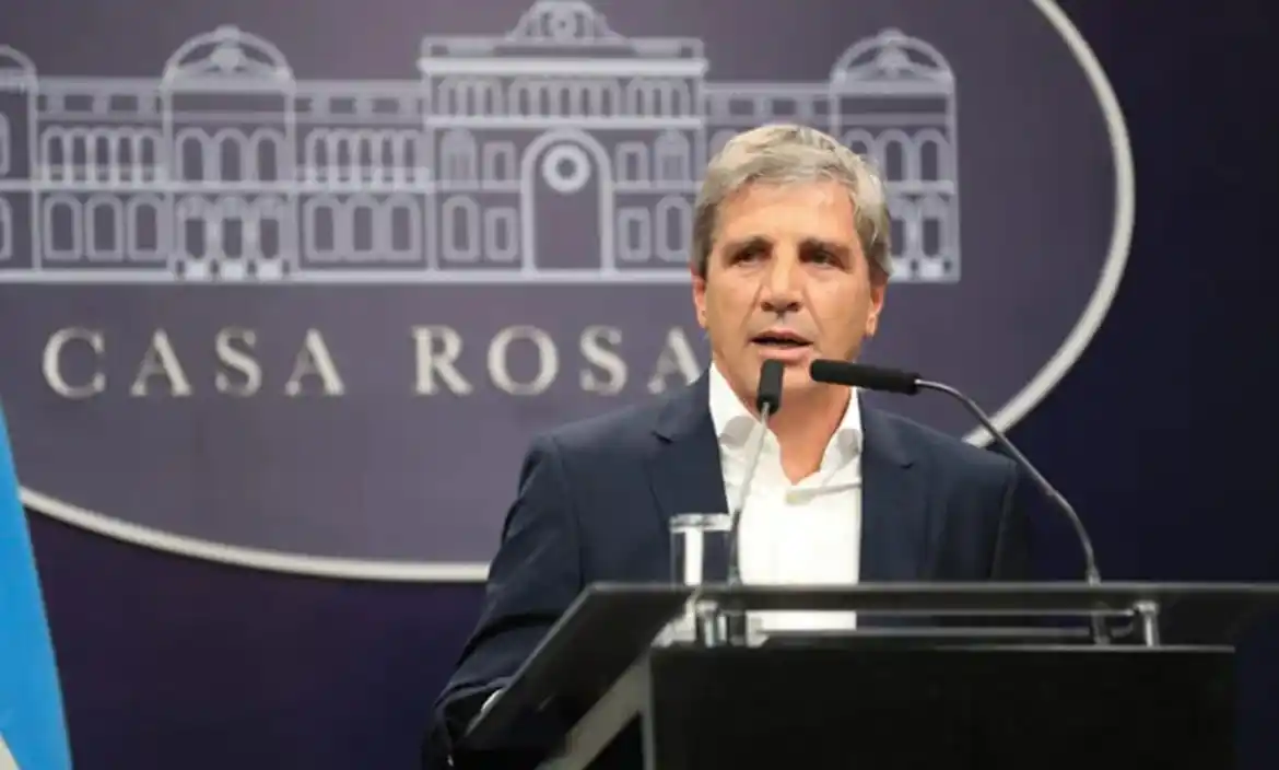 Luis Caputo acusó a la oposición de tratar "de voltear al Presidente"
